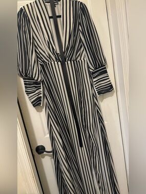 Black and white long sleeve maxi dress